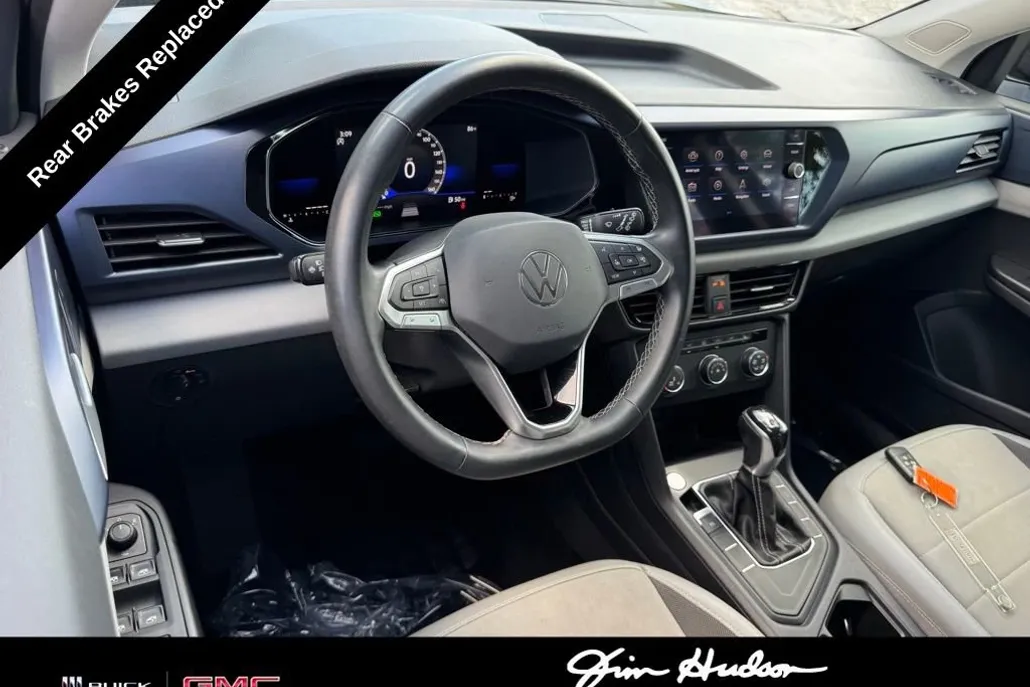 2022 Volkswagen Taos SE photo 1