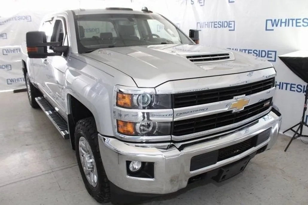 2017 Chevrolet Silverado 3500HD LT photo 1