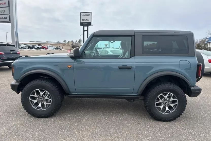 2022 Ford Bronco Badlands photo 1
