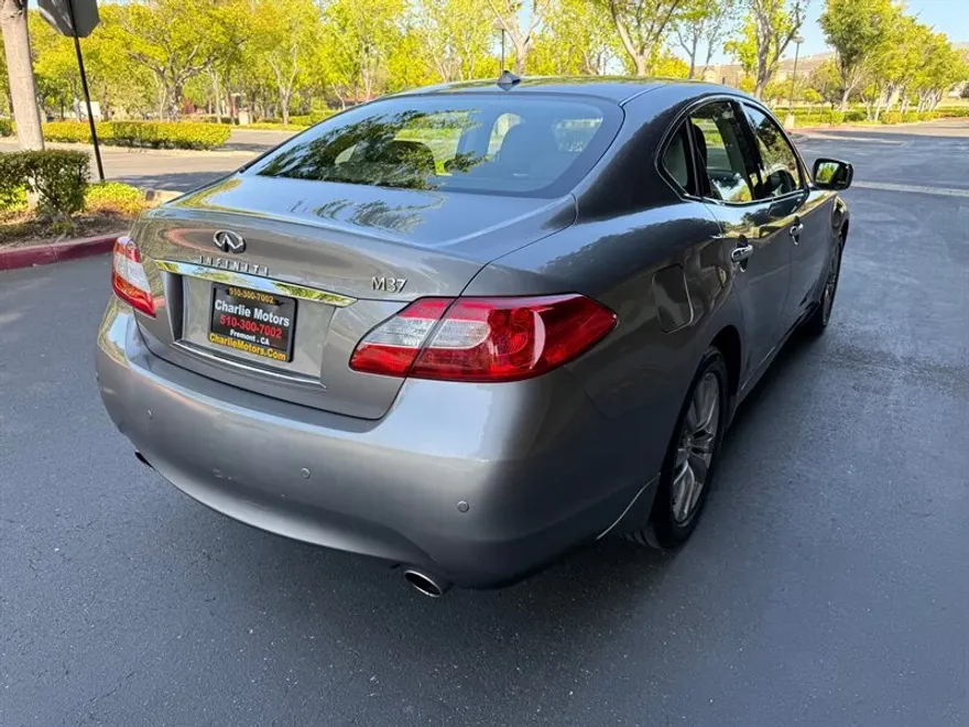2013 Infiniti M37 photo 1