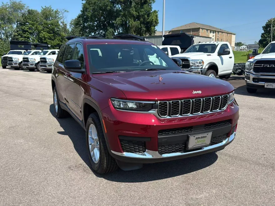 2025 Jeep Grand Cherokee Laredo X photo 1