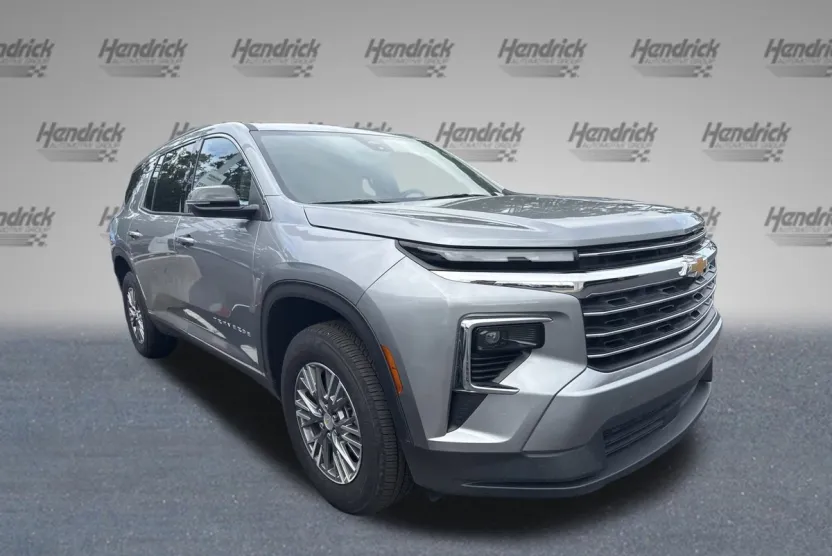 2025 Chevrolet Traverse photo 1