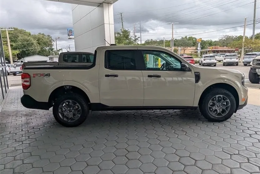 2025 Ford Maverick XLT photo 1