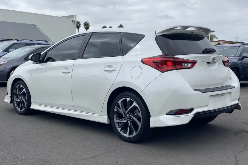 2017 Toyota Corolla iM Base photo 1