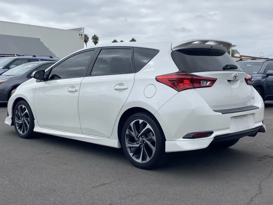 2017 Toyota Corolla iM Base photo 1