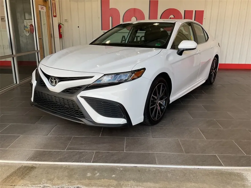 2024 Toyota Camry SE photo 1