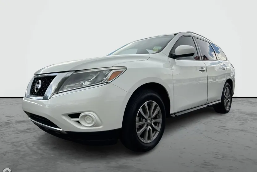 2015 Nissan Pathfinder S photo 1
