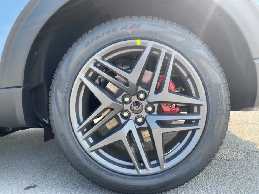 2025 Ford Explorer ST-Line photo 1
