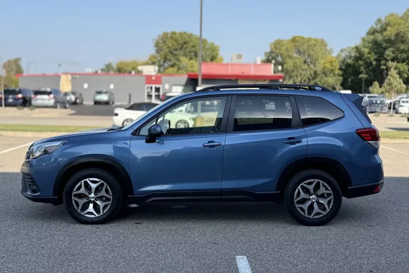 2022 Subaru Forester Premium photo 1