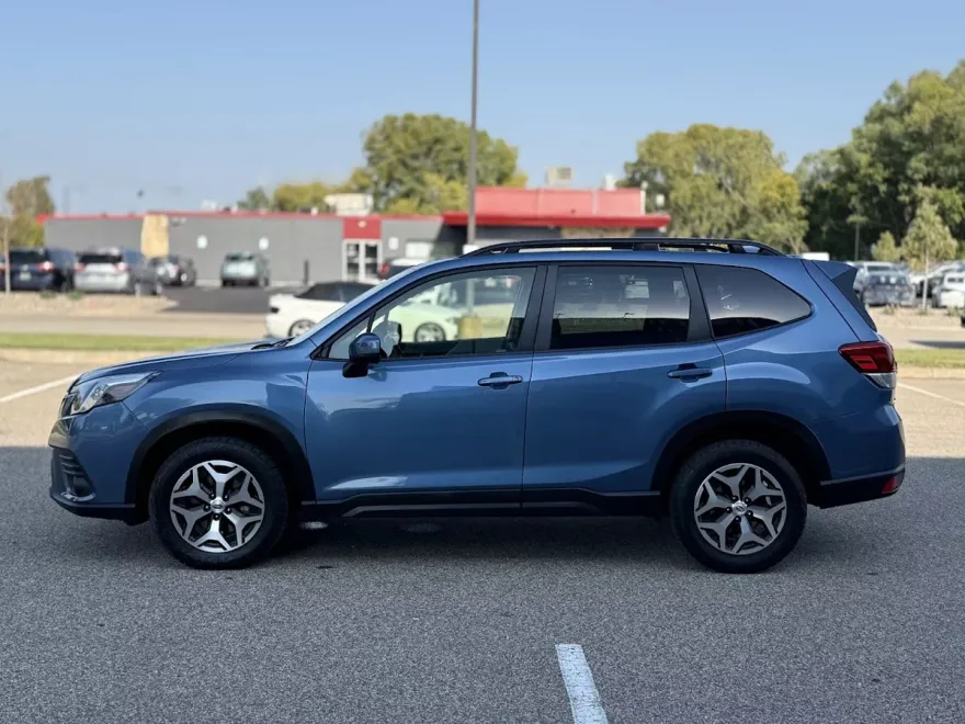 2022 Subaru Forester Premium photo 1