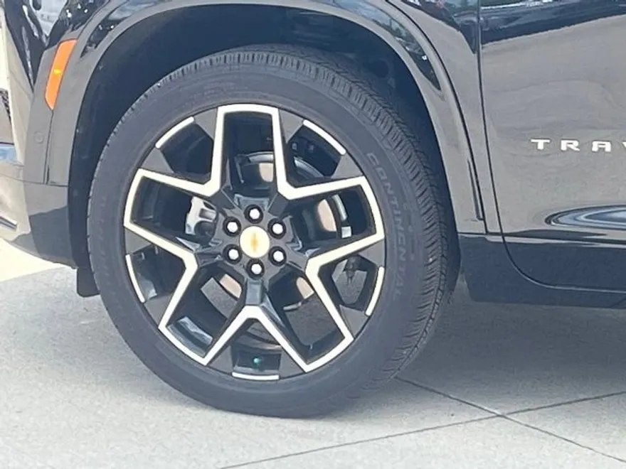 2025 Chevrolet Traverse High Country photo 1