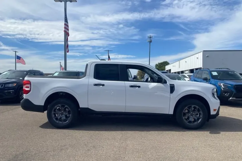 2025 Ford Maverick XLT photo 1