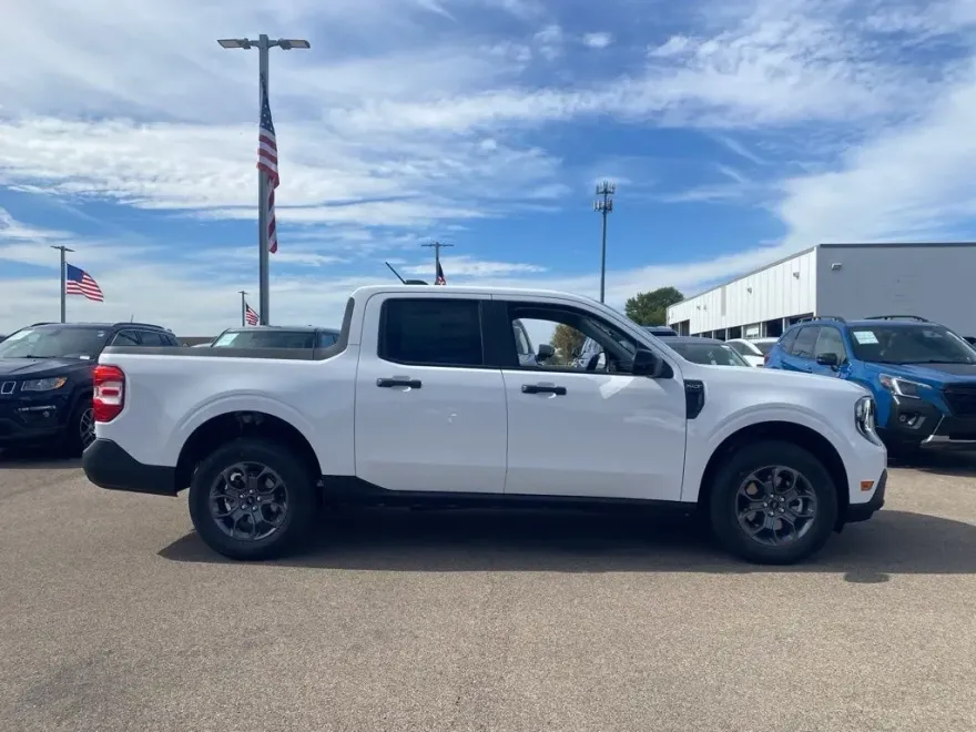 2025 Ford Maverick XLT photo 1