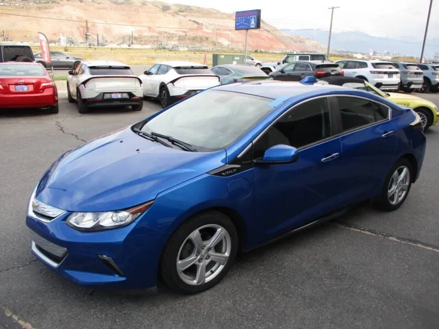 2017 Chevrolet Volt LT photo 1