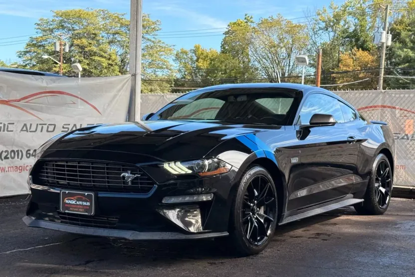 2020 Ford Mustang EcoBoost photo 1