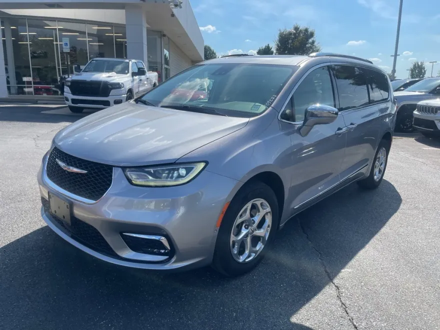 2021 Chrysler Pacifica Limited photo 1