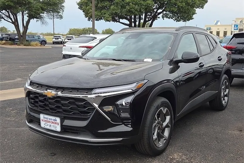 2026 Chevrolet Trax LT photo 1