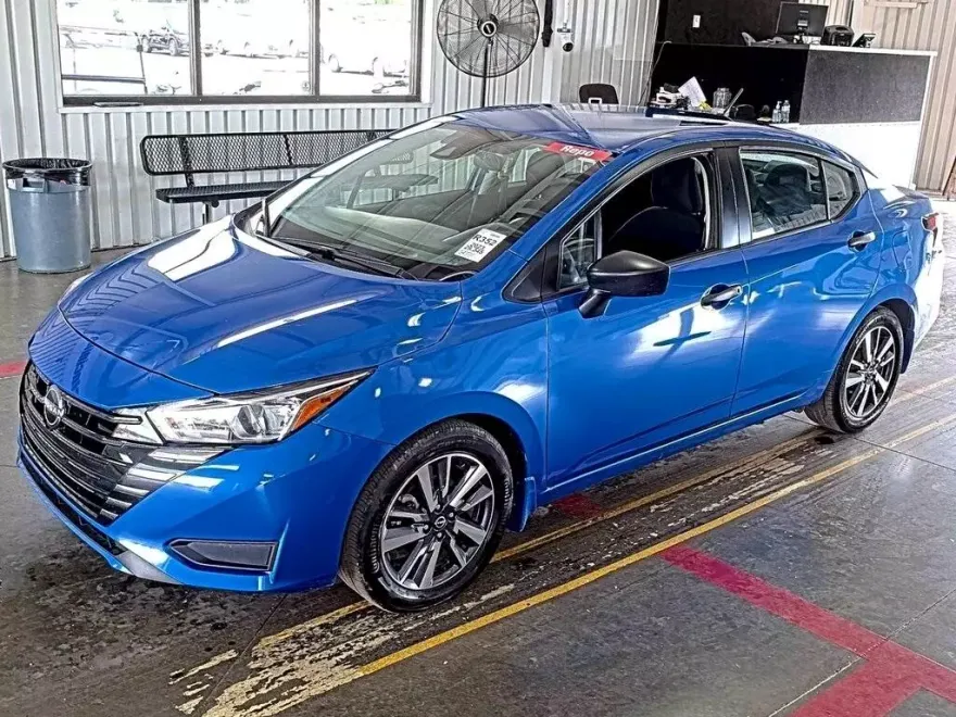 2023 Nissan Versa 1.6 S photo 1