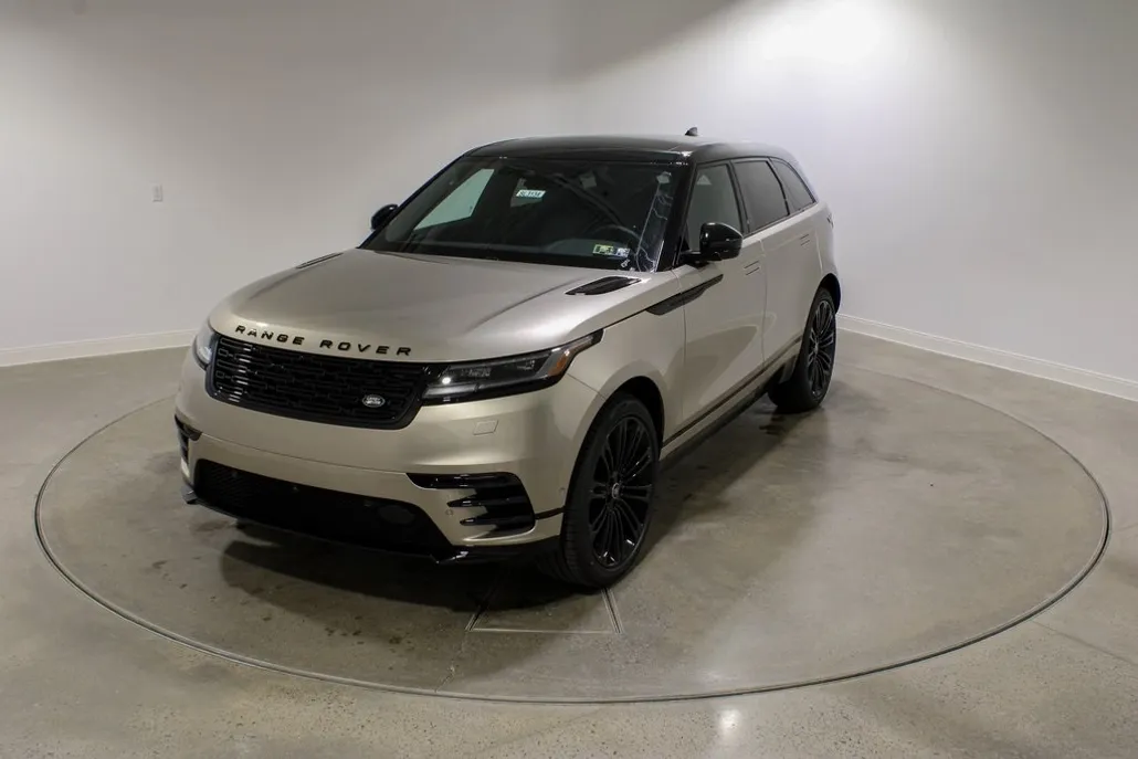 2026 Land Rover Range Rover Velar SE photo 1