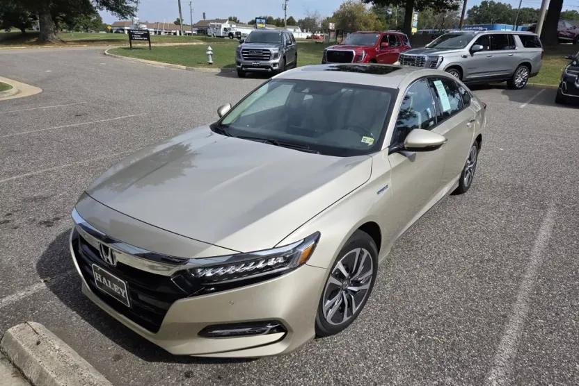2020 Honda Accord Hybrid Touring photo 1