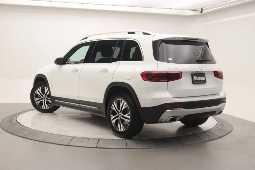 2025 Mercedes Benz GLB 250 photo 1