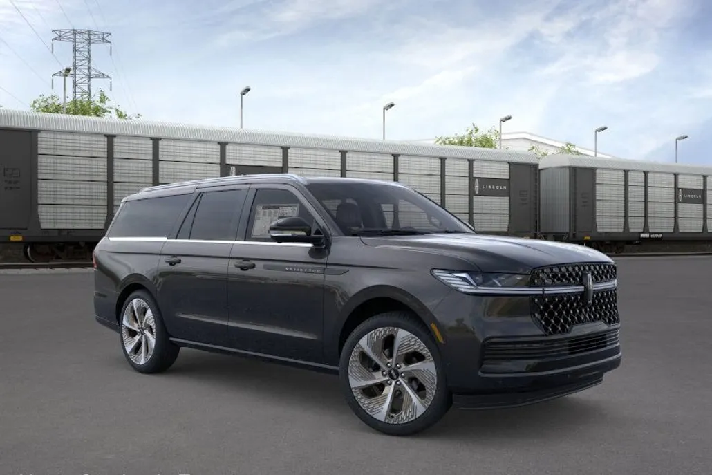 2025 Lincoln Navigator Black Label photo 1