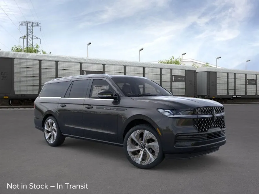 2025 Lincoln Navigator Black Label photo 1