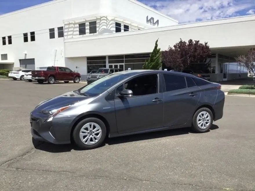 2016 Toyota Prius Two photo 1