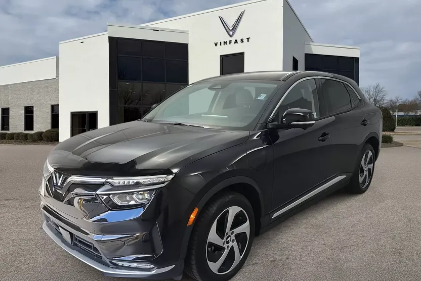 2025 Vinfast VF 8 8 photo 1