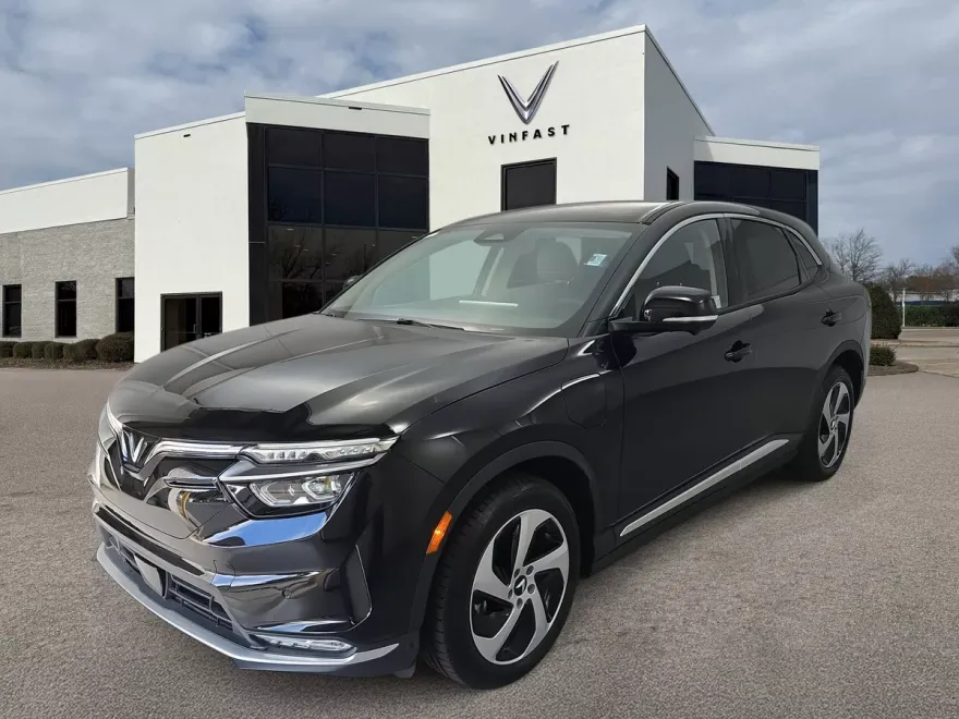 2025 Vinfast VF 8 8 photo 1
