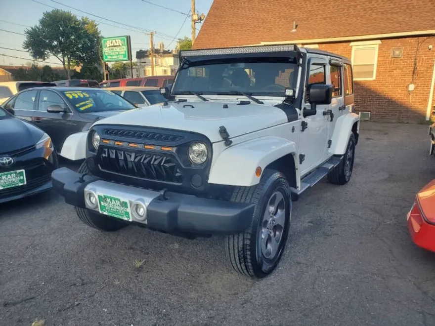 2017 Jeep Wrangler Unlimited Sahara photo 1