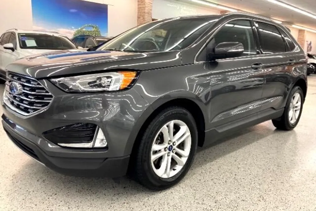 2019 Ford Edge SEL photo 1