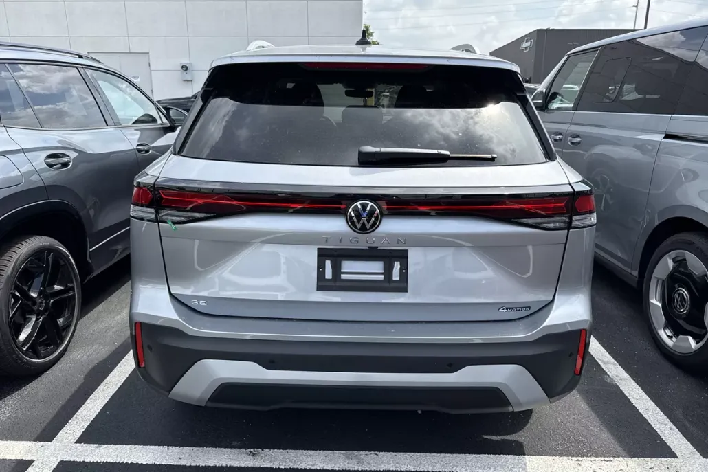 2025 Volkswagen Tiguan SE photo 1