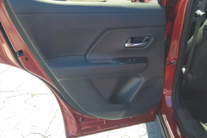 2025 Nissan Kicks SR photo 1