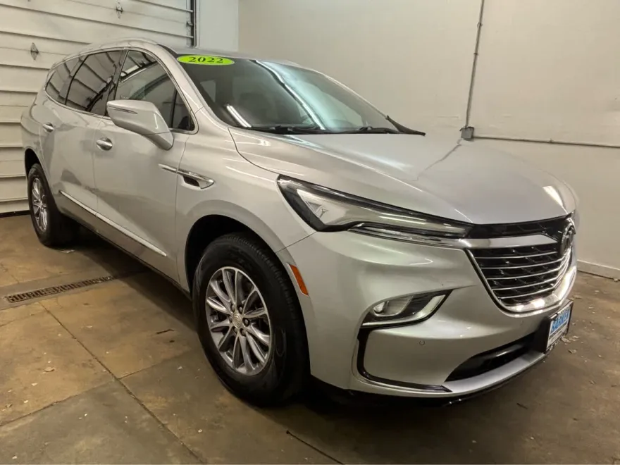 2022 Buick Enclave Essence photo 1