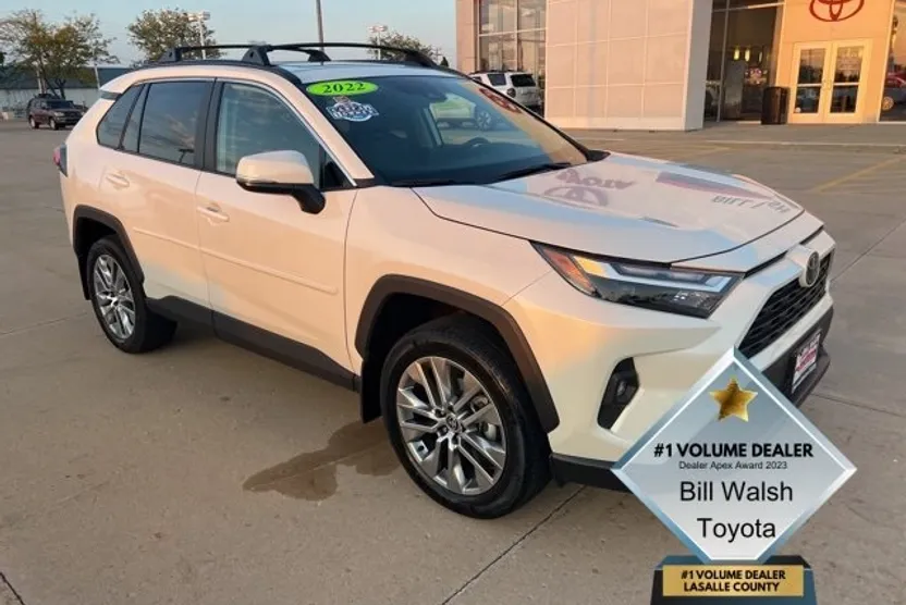 2022 Toyota RAV4 XLE Premium photo 1
