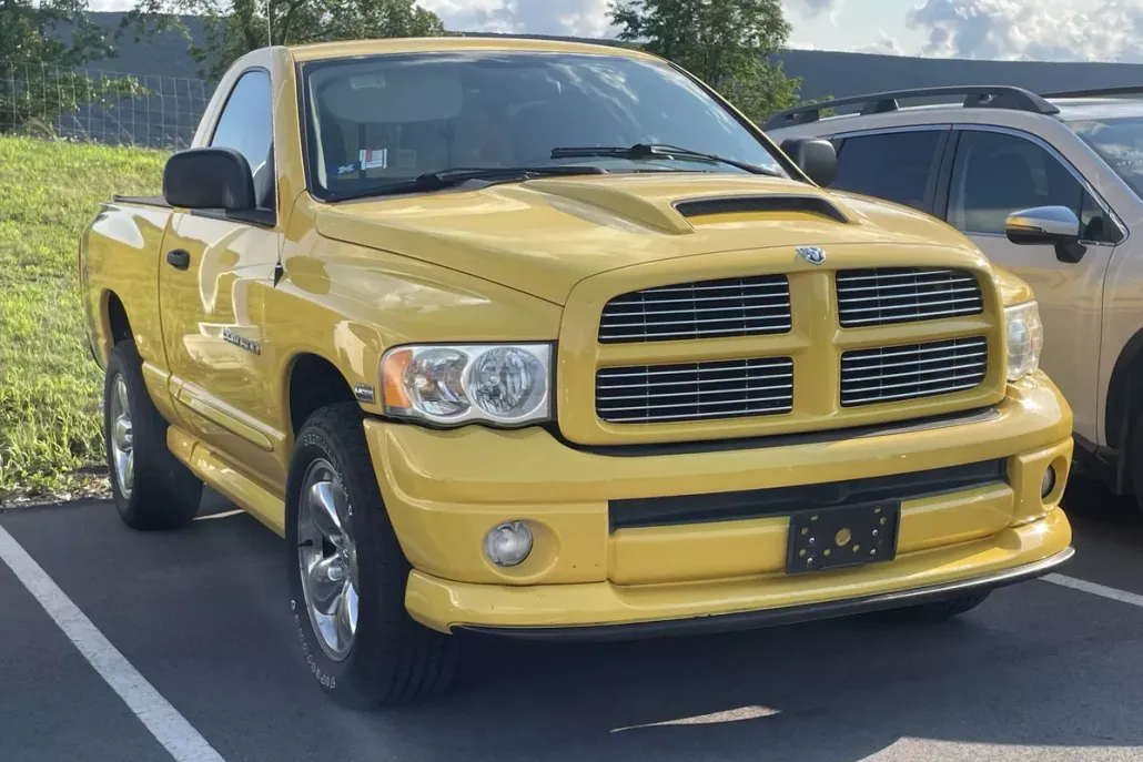 2004 Dodge Ram SLT photo 1