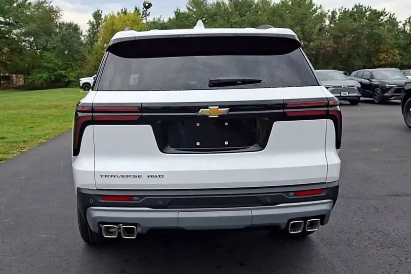 2026 Chevrolet Traverse photo 1