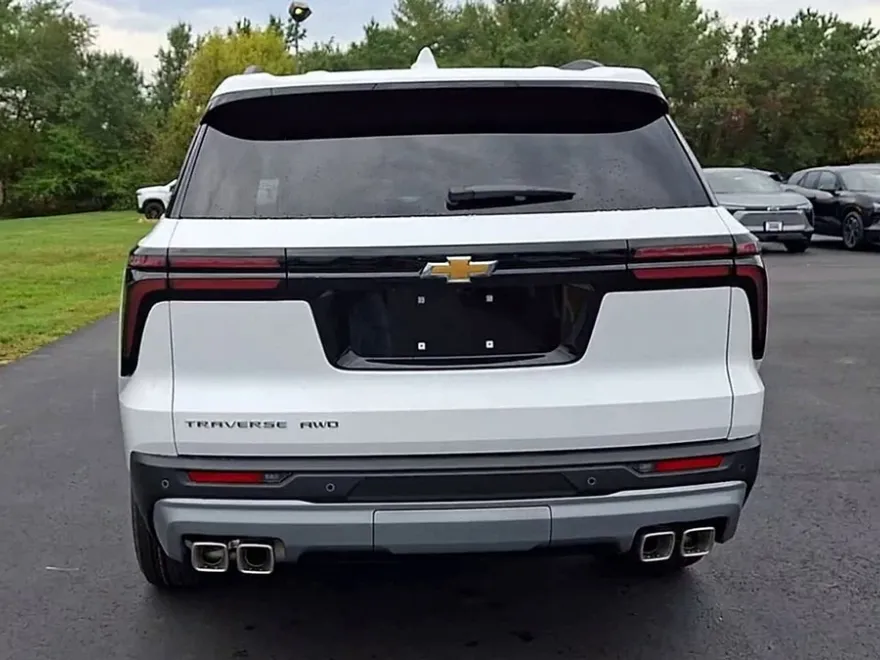 2026 Chevrolet Traverse photo 1