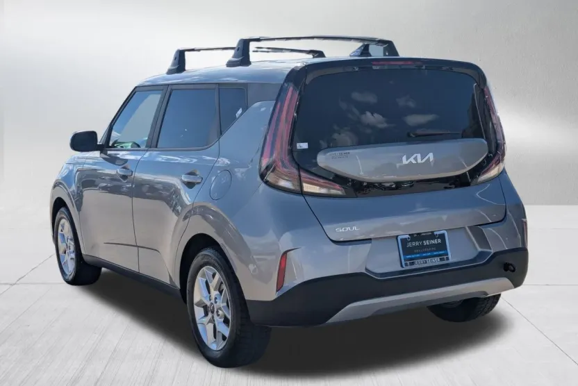 2023 Kia Soul LX photo 1
