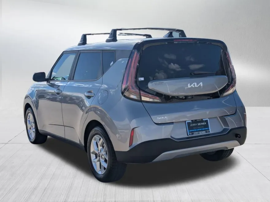 2023 Kia Soul LX photo 1