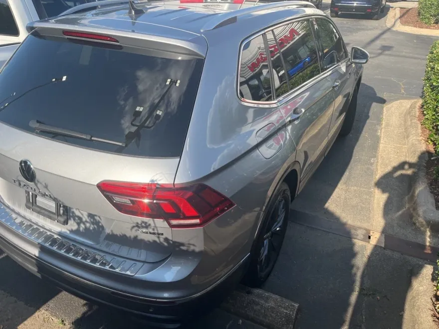 2022 Volkswagen Tiguan SE photo 1