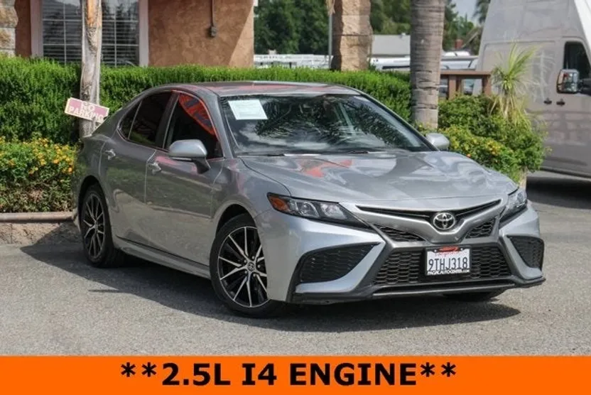2022 Toyota Camry SE photo 1