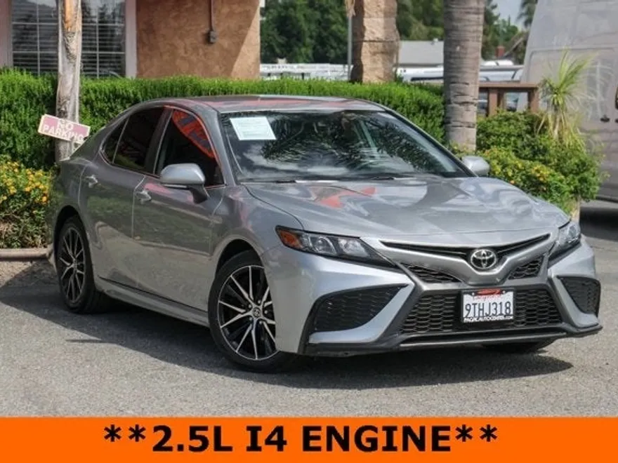 2022 Toyota Camry SE photo 1
