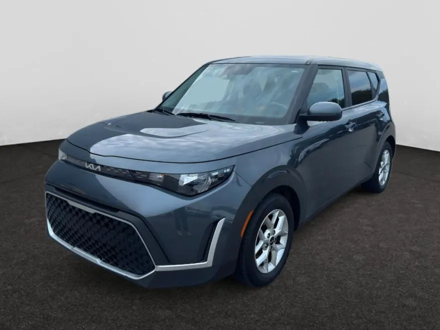 2023 Kia Soul LX photo 1
