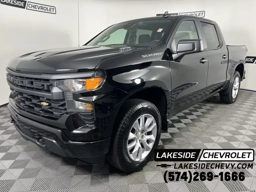 2025 Chevrolet Silverado 1500 Custom photo 1