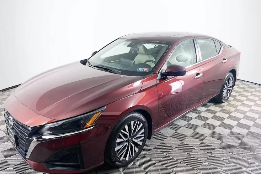 2023 Nissan Altima 2.5 SV photo 1
