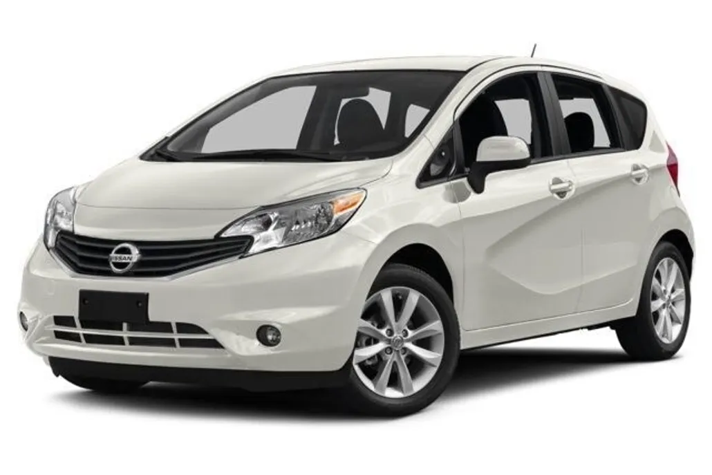 2015 Nissan Versa Note SV photo 1