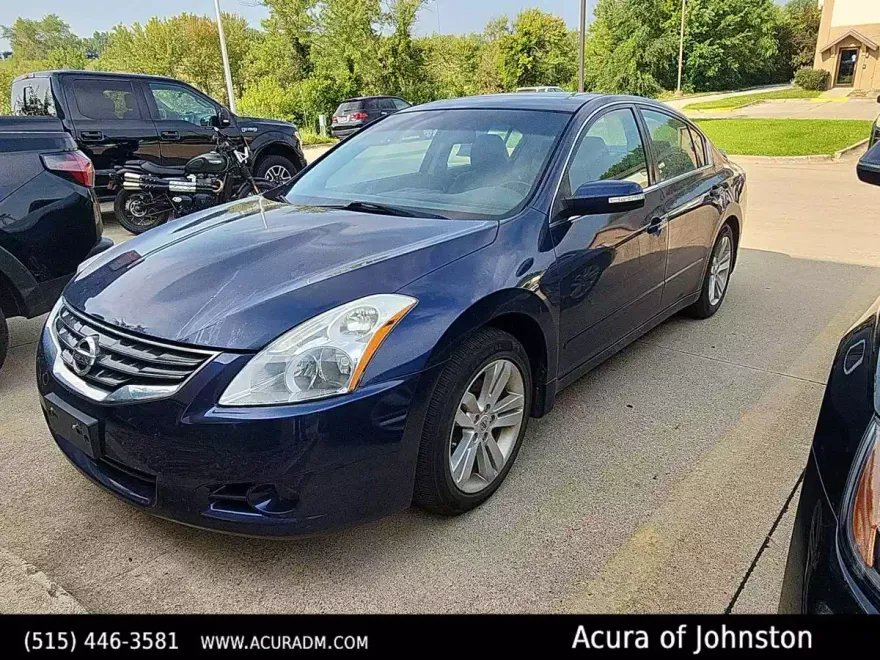 2010 Nissan Altima 3.5 SR photo 1
