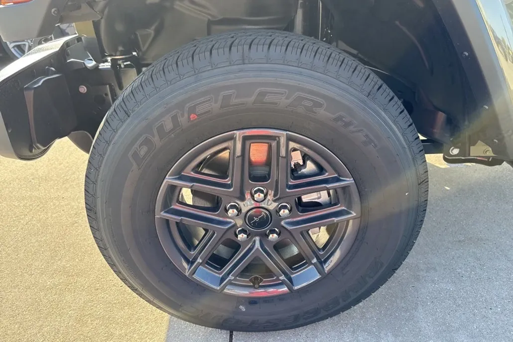 2025 Jeep Gladiator Sport S photo 1